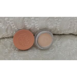 The Yensa Super Bright Serum Silk Under Eye Corrector in Light